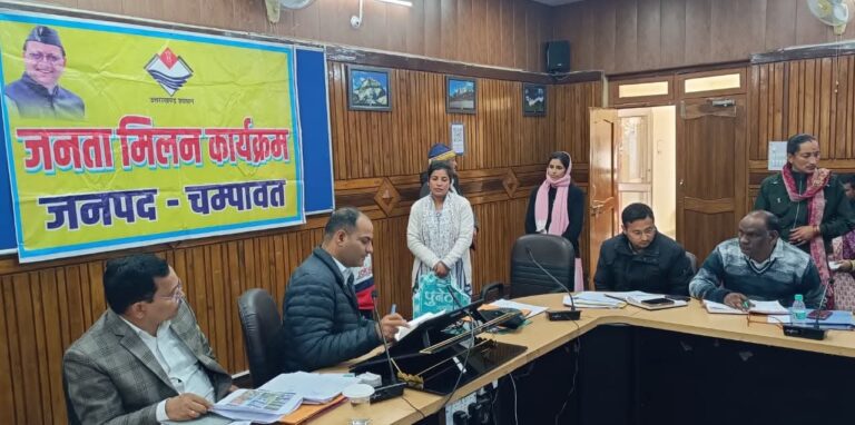 1 साल से अटका राशन, जिलाधिकारी की कार्रवाई से मिनटों में मिला हक