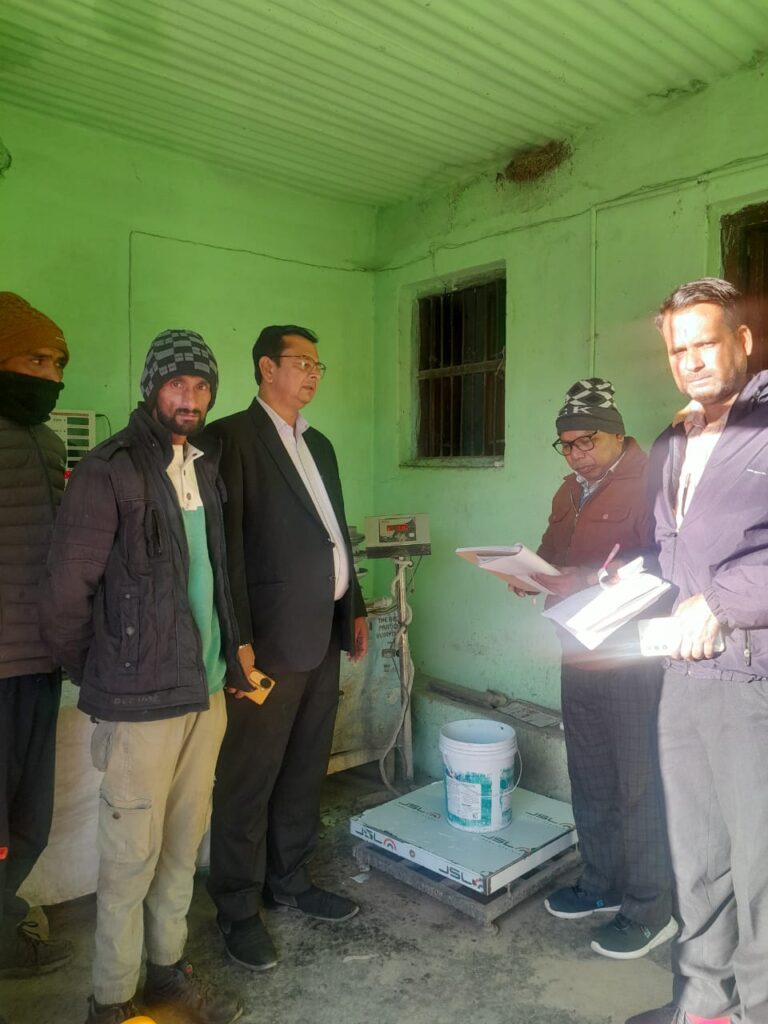चंपावत में प्रशासन की पारदर्शी पहल — दूध रेट निर्धारण पर बैठक, नहर मरम्मत से जलापूर्ति बहाल