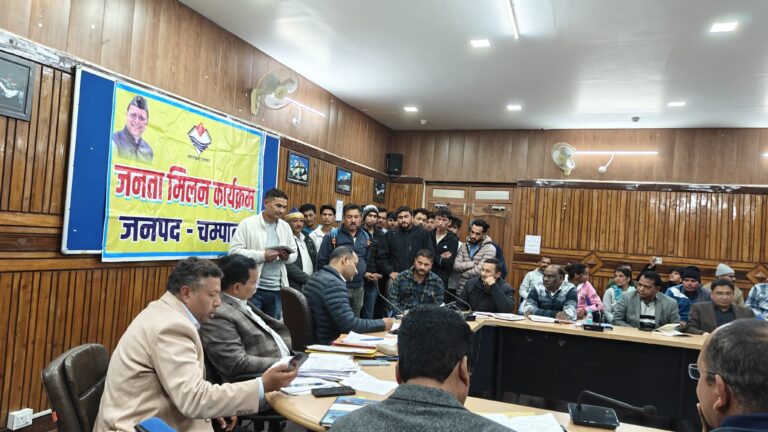जल समस्या पर डीएम की सख्ती, 4 दिन में प्रियंका के घर पहुंचेगा पानी – जनता मिलन कार्यक्रम में 70 शिकायतें हुई दर्ज