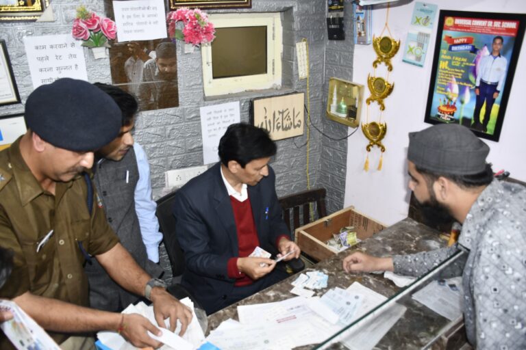 आयुक्त दीपक रावत की रात की कार्रवाई—फर्जी दस्तावेज़ गिरोह की परतें खुलती जा रही हैं!