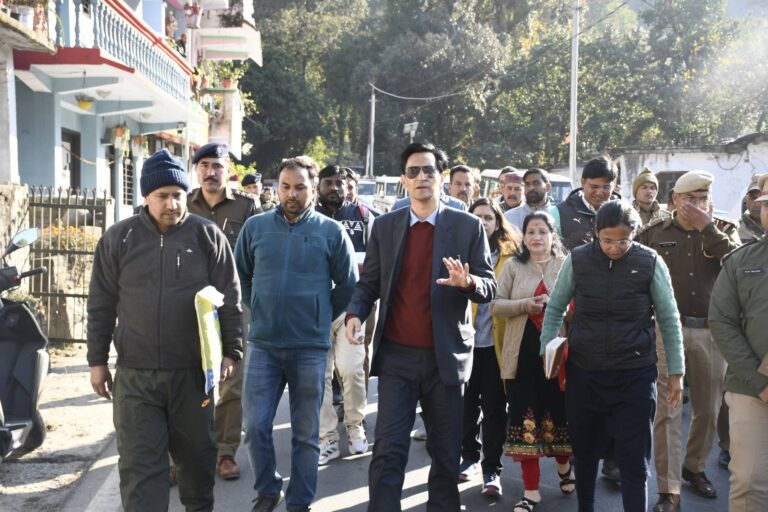 कुमाऊँ में विकास की रफ़्तार तेज़ — भवाली–रातीघाट बाईपास व धार्मिक स्थलों का कुमाऊँ आयुक्त दीपक रावत ने किया निरीक्षण