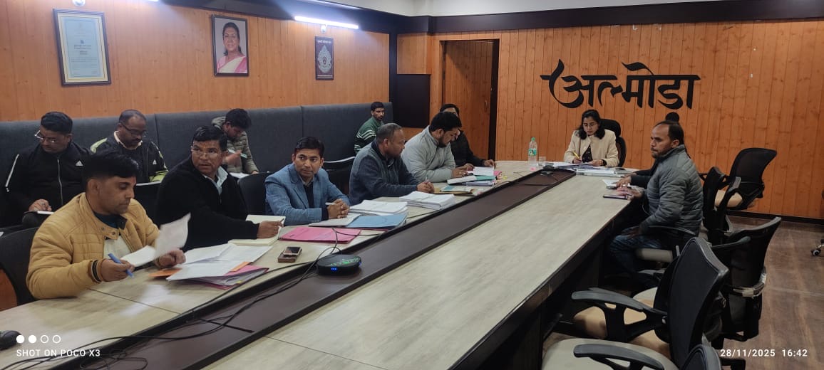 हर वोटर तक पहुँचे सही नामावली: अल्मोड़ा में SIR-2025 की उच्चस्तरीय समीक्षा