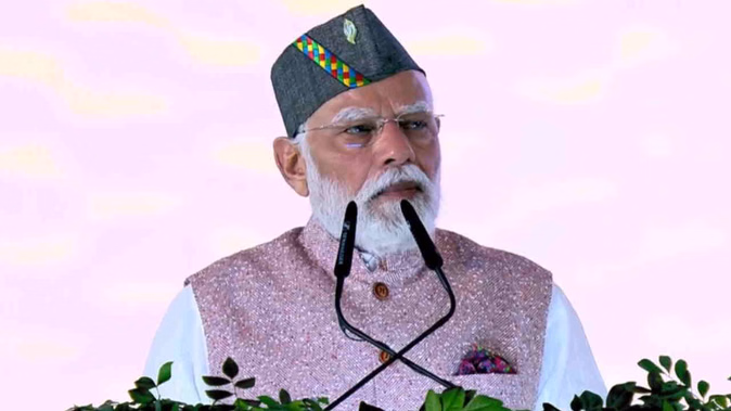 उत्तराखंड राज्य की जयंती के अवसर पर आयोजित समारोह में प्रधानमंत्री  नरेंद्र मोदी ने ₹8260.72 करोड़ की योजनाओं का लोकार्पण और शिलान्यास किया ।