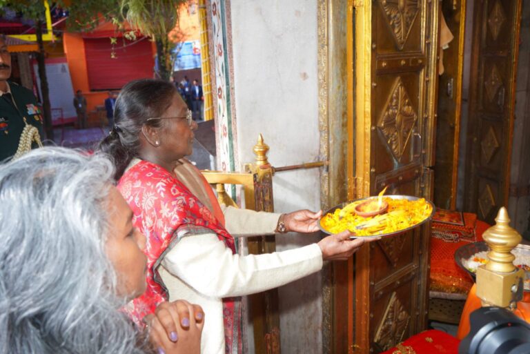 राष्ट्रपति द्रौपदी मुर्मु ने नयना देवी मंदिर में की पूजा, राष्ट्र की सुख-शांति की कामना