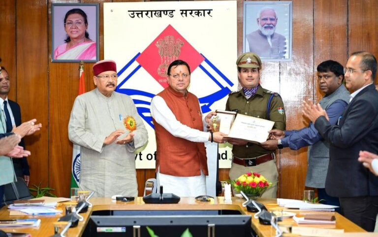 अल्मोड़ा पुलिस का गौरव ! मुख्यमंत्री ने किस उपलब्धि पर दिया बड़ा सम्मान?