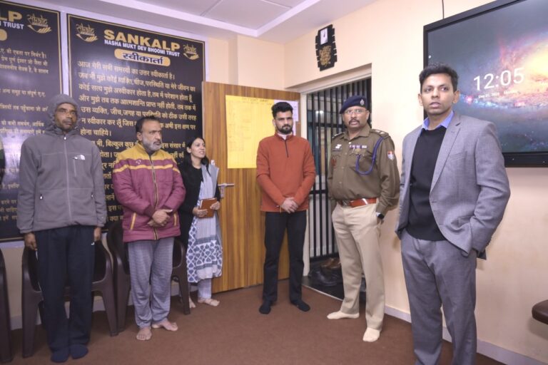 जिलाधिकारी व एसएसपी ने नशा मुक्ति केंद्र का संयुक्त निरीक्षण, मरीजों की सुविधाओं व सुरक्षा व्यवस्था को किया सुदृढ़ करने के निर्देश
