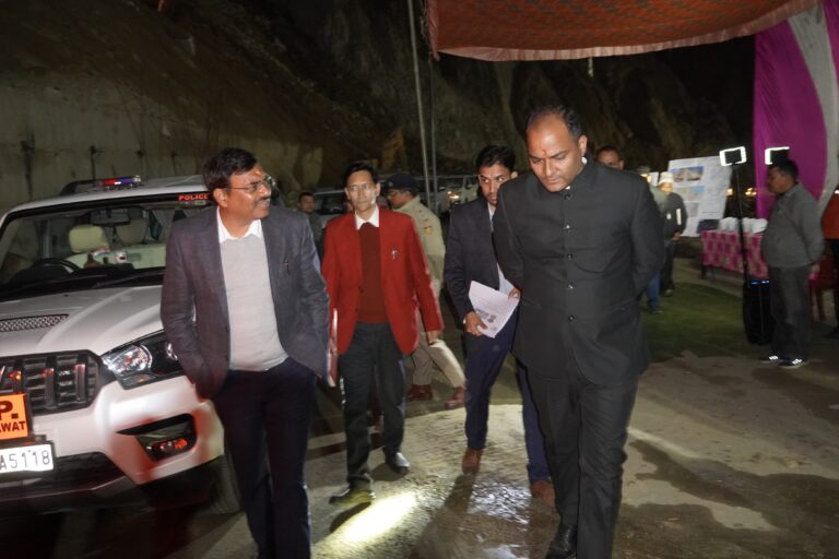 मुख्य सचिव ने स्वाला क्षेत्र का किया निरीक्षण, सुरक्षा कार्यों की प्रगति की ली जानकारी