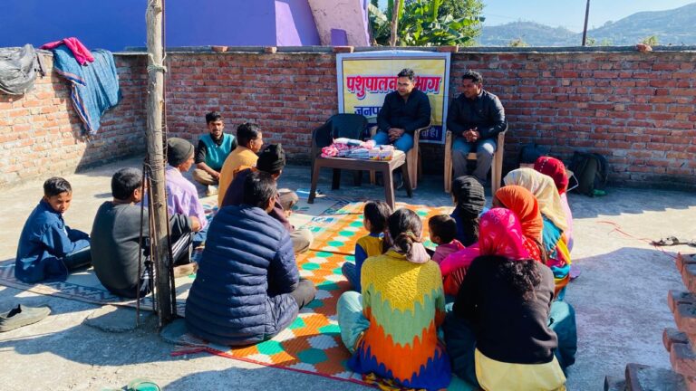 22 पशुओं का उपचार, औषधि वितरण—चमदेवल क्षेत्र में स्वास्थ्य शिविर संपन्न