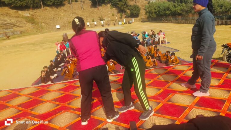 आत्मनिर्भर और सुरक्षित भविष्य की ओर कदम, महिला कोतवाली ने पुलिस लाइन में चलाया आत्मरक्षा का सबक