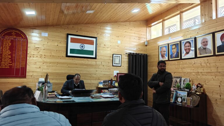 नेपाल चुनाव: चम्पावत सीमा 72 घंटे के लिए सील, आवागमन प्रतिबंधित