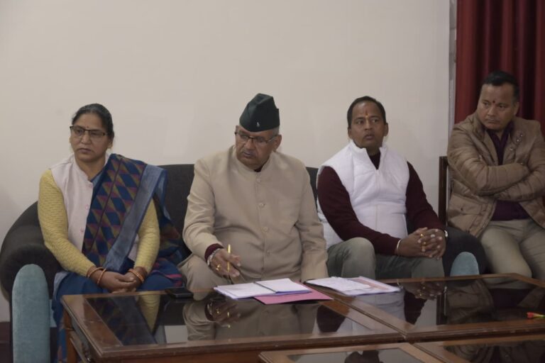 कैबिनेट मंत्री , उत्तराखंड सरकार गणेश जोशी ने सर्किट हाउस में कृषि, उद्यान, सैनिक कल्याण और ग्राम्य विकास विभागों की समन्वित समीक्षा बैठक ली।