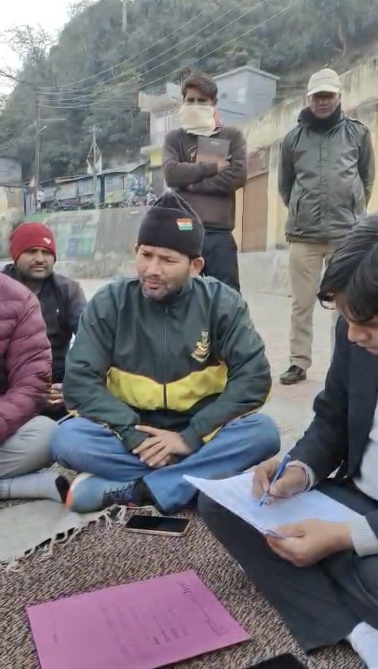 आख़िर क्यों? 60 दिन के आंदोलन के बाद आंदोलनकारियों ने मुख्यमंत्री और जिलाधिकारी का जताया आभार