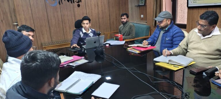 प्रधानमंत्री धन-धान्य योजना की समीक्षा बैठक, जिलाधिकारी ने दिए सख्त निर्देश
