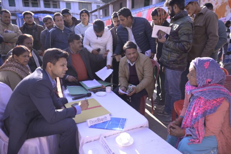 जन-जन की सरकार, जन-जन के द्वार: धौलादेवी के पानुवानौला में बहुउद्देशीय शिविर, 900 से अधिक लोग हुए लाभान्वित