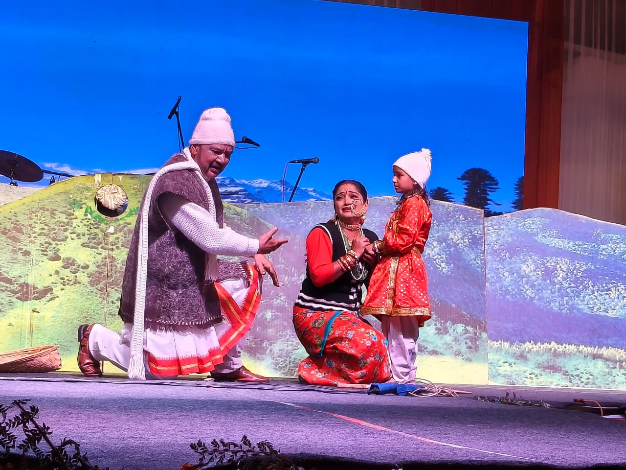 चम्पावत सरस कॉर्बेट महोत्सव: टनकपुर में विविध सांस्कृतिक प्रस्तुतियों का संगम