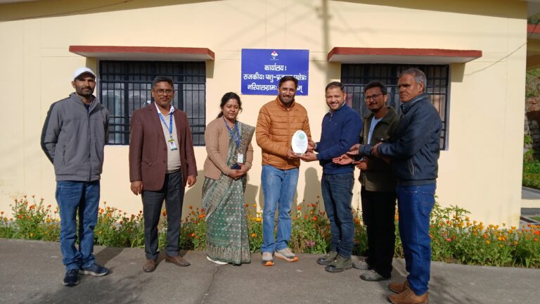 चम्पावत: नाबार्ड महाप्रबंधक ने परखीं विकास परियोजनाएं