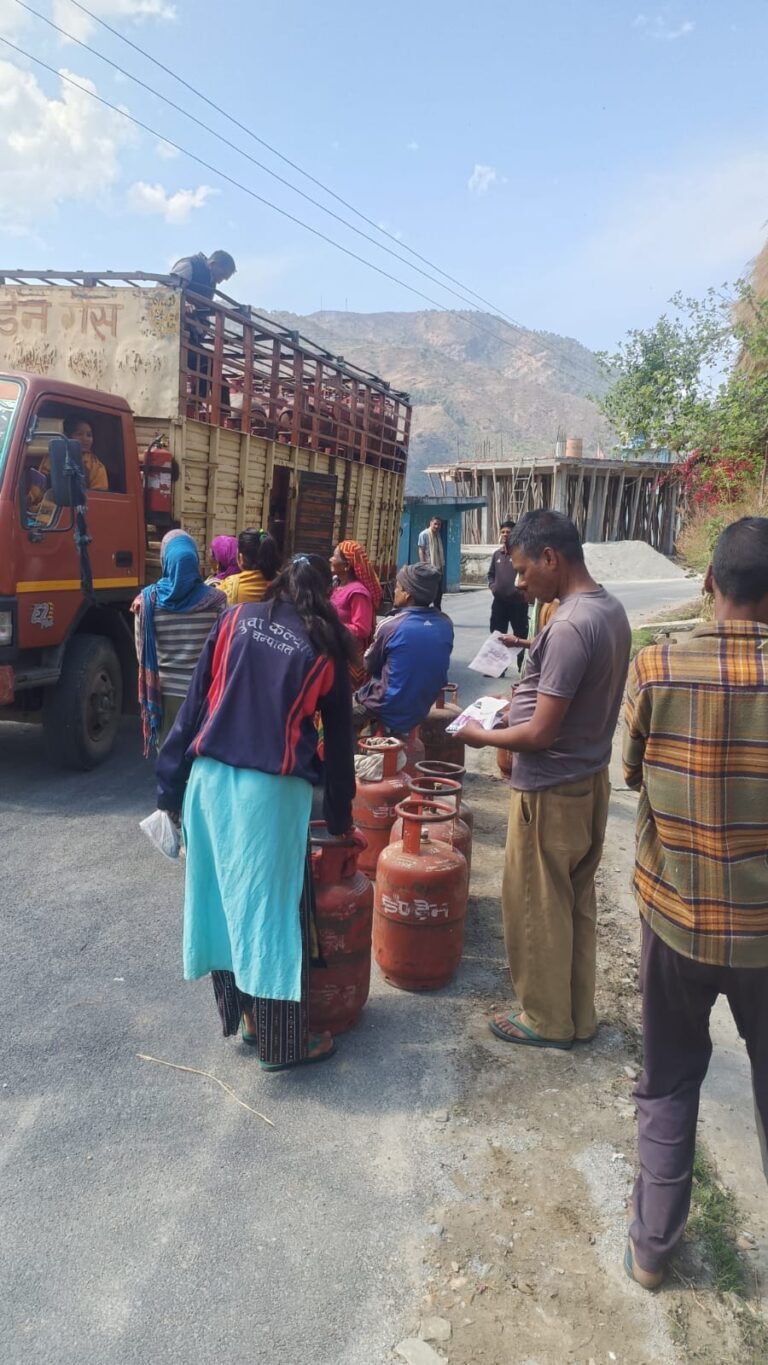 चम्पावत में गैस आपूर्ति सुदृढ़: मांग से अधिक सिलेंडरों की उपलब्धता
