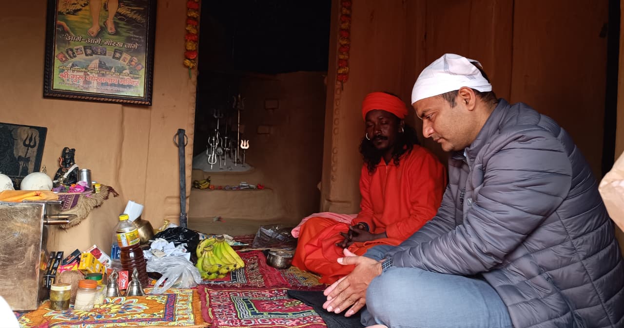 गुरु गोरखनाथ धाम में सुविधाओं का जायजा, पार्किंग और हेलीपैड निर्माण पर जोर