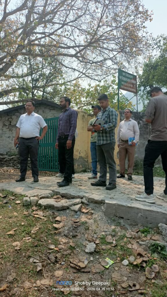 बाराकोट में विकास कार्यों का सीडिओ जे.एस. खाती ने किया निरीक्षण