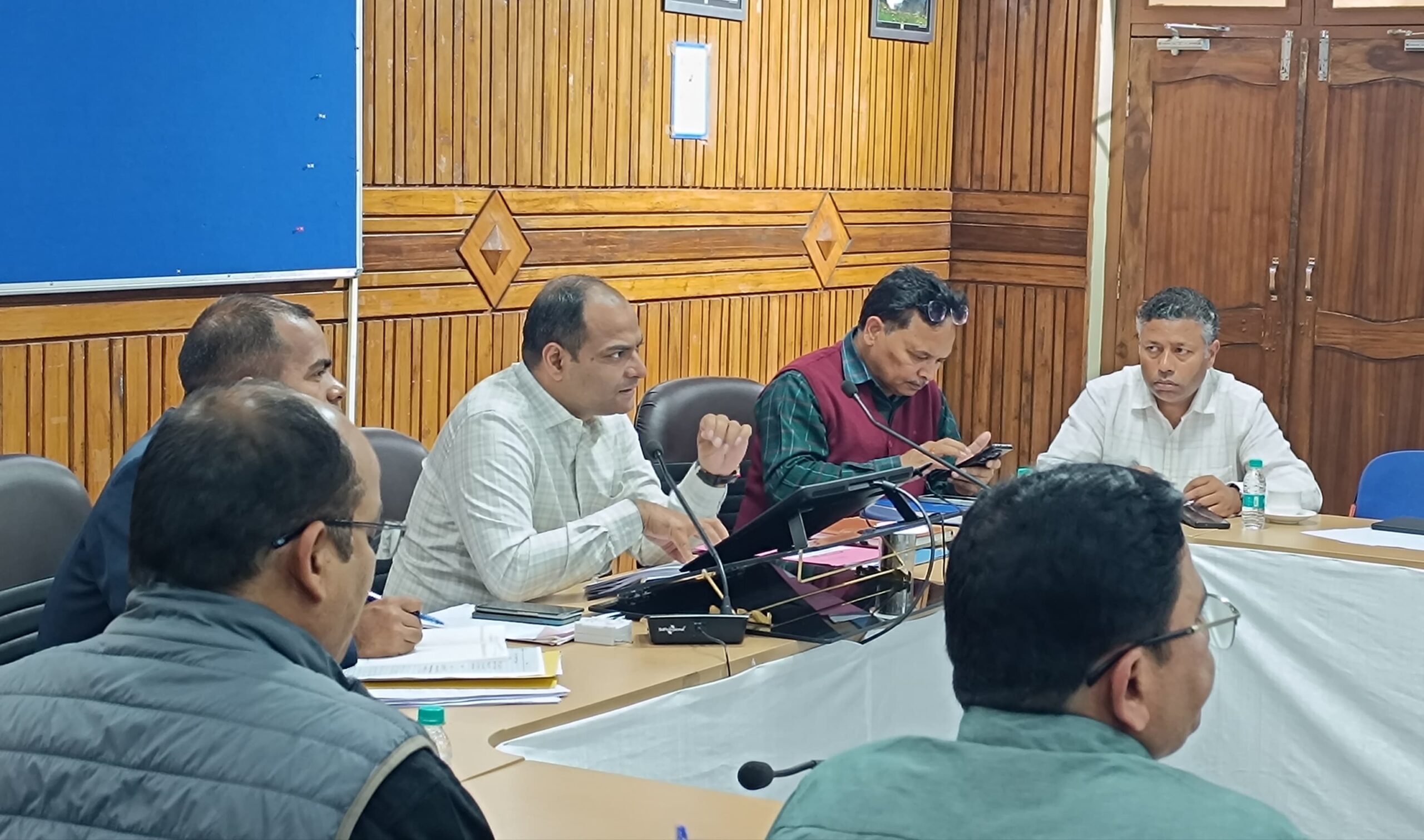 उर्वरक आपूर्ति और कालाबाजारी रोकने के लिए जिलाधिकारी ने दिए सख्त निर्देश