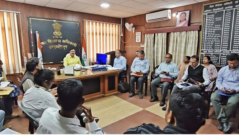 अल्मोड़ा में बायोमास प्लांट का शुभारंभ और जनसमस्याओं के निस्तारण हेतु समीक्षा बैठक आयोजित