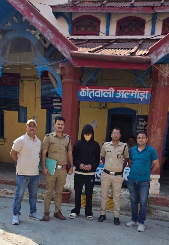 अल्मोड़ा पुलिस ने चेकिंग के दौरान पकड़ा नशा तस्कर, लाखों की स्मैक बरामद
