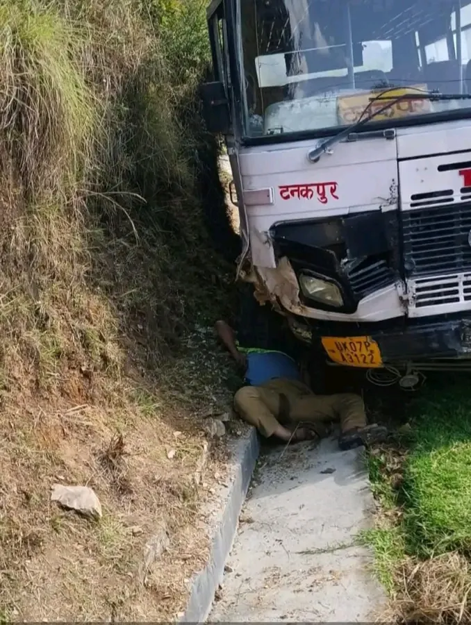 लोहाघाट में रोडवेज बस के ब्रेक फेल, 34 यात्रियों की जान बचाने वाले चालक की दुर्घटना में मृत्यु