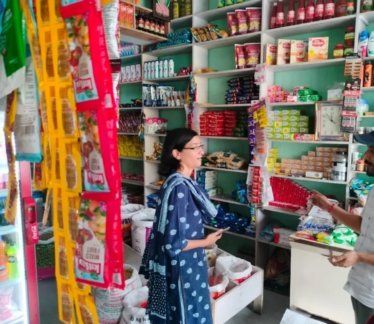 चंपावत के रेस्टोरेंट और भोजनालयों में खाद्य सुरक्षा विभाग की छापेमारी, चार संदिग्ध नमूने लैब भेजे