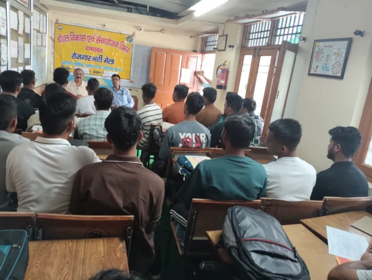 चम्पावत में 52 युवाओं को मिला निजी क्षेत्र में रोजगार, सेवायोजन कार्यालय ने किया रोजगार मेले का आयोजन