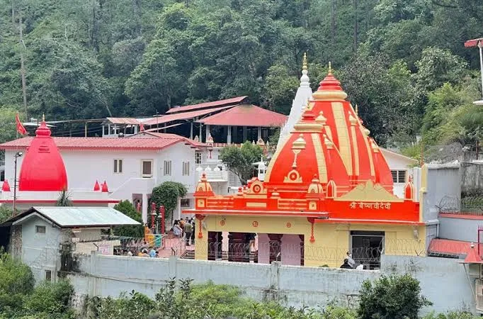कैंचीधाम मेले की व्यवस्थाओं को लेकर जिलाधिकारी ने अधिकारियों को दिए आवश्यक निर्देश