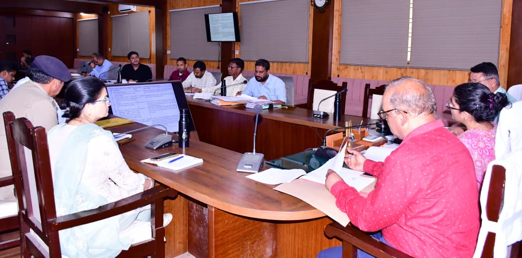 बागेश्वर में खराब मोबाइल नेटवर्क पर नाराजगी, जिलाधिकारी ने जेटीओ से तीन दिन में मांगी रिपोर्ट, निजी कंपनियों को भी दिए निर्देश