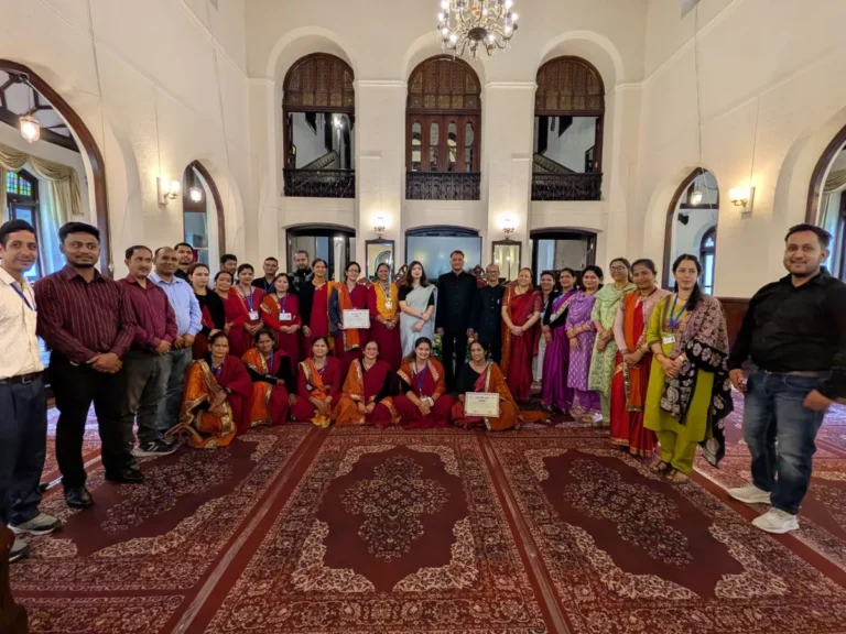 नैनीताल: महिला स्वयं सहायता समूहों की उत्पाद प्रदर्शनी का राज्यपाल ने किया अवलोकन