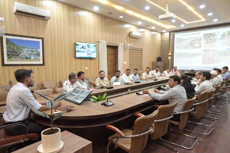 अर्द्धकुंभ-2027 की परियोजनाओं पर विस्तृत समीक्षा: ऋषिकेश के विकास कार्यों को गति देने के निर्देश