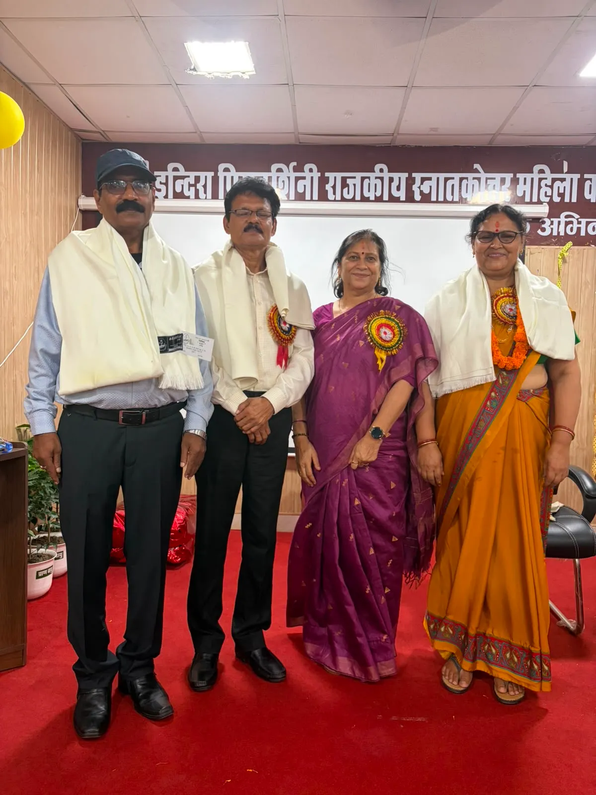 हल्द्वानी के महिला महाविद्यालय में सेवानिवृत्त प्राध्यापकों और कर्मचारियों को दी गई भावभीनी विदाई