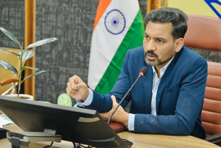 सड़क सुरक्षा पर जिलाधिकारी का सख्त रुख: ब्लैक स्पॉट होंगे सुरक्षित, ओवरलोडिंग और नशे में ड्राइविंग पर जीरो टॉलरेंस