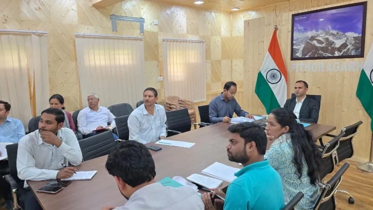 पिथौरागढ़ में सिंगल यूज प्लास्टिक पर कड़े नियंत्रण के निर्देश, जिलाधिकारी ने की अहम बैठक