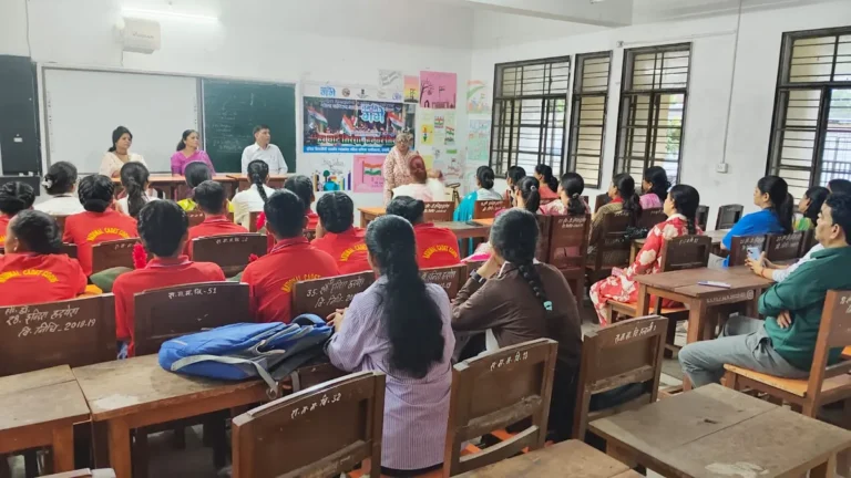हल्द्वानी महिला महाविद्यालय में विभाजन विभीषिका स्मृति दिवस पर शहीदों को किया गया नमन
