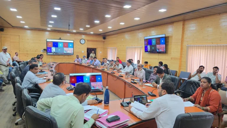 पिथौरागढ़ में जनसुनवाई: अपर जिलाधिकारी ने सुनीं जनसमस्याएं, अधिकारियों को समयबद्ध निस्तारण के निर्देश