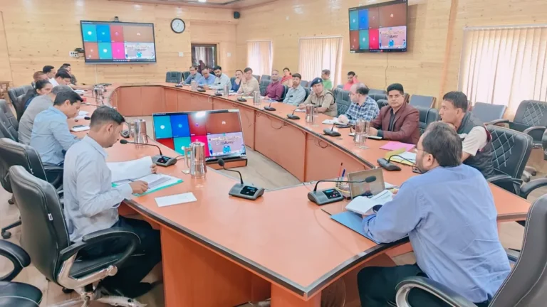 स्वतंत्रता दिवस की तैयारियों का जायजा: पिथौरागढ़ में हुई महत्वपूर्ण बैठक, अपर जिलाधिकारी ने दिए निर्देश