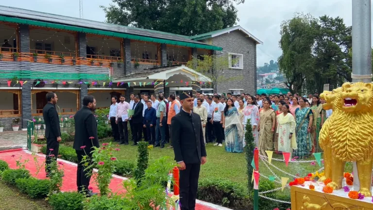 पिथौरागढ़ में 80वें स्वतंत्रता दिवस का भव्य आयोजन, जिलाधिकारी ने किया ध्वजारोहण