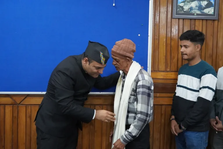 चंपावत में 80वां स्वतंत्रता दिवस: शहीदों को नमन, वीर माताओं और 'गुड समेरिटन' ग्रामीणों का सम्मान