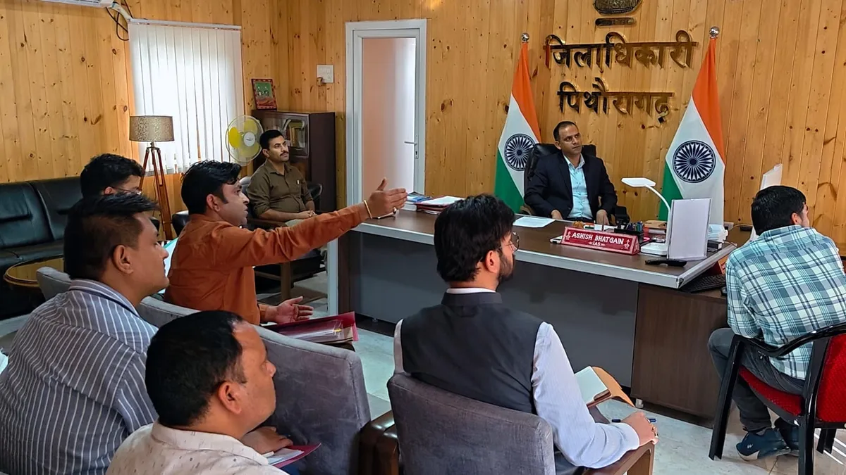पिथौरागढ़ में एप्पल और कीवी मिशन पर विशेष जोर, किसानों की आय बढ़ाने पर जिलाधिकारी का निर्देश