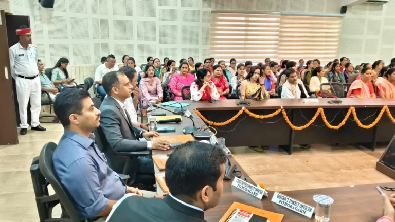 पिथौरागढ़ में मुख्यमंत्री उद्यमशाला योजना की चौपाल आयोजित, उद्यमियों को किया गया सम्मानित