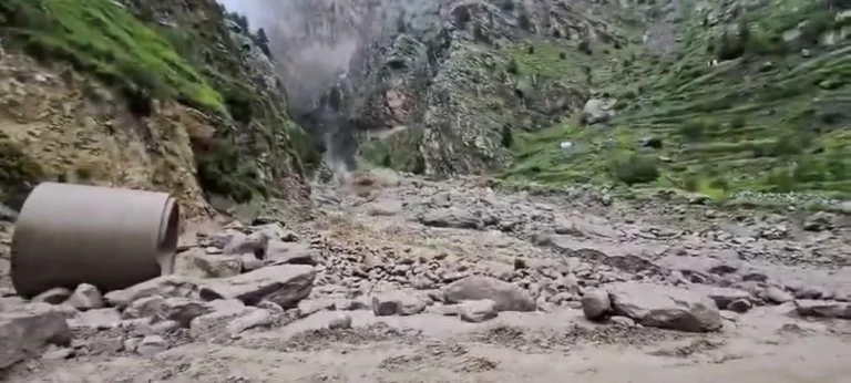 देखें वीडियो: जोशीमठ की नीती घाटी में कुदरत का रौद्र रूप, तेज सैलाब में बहा वैली ब्रिज