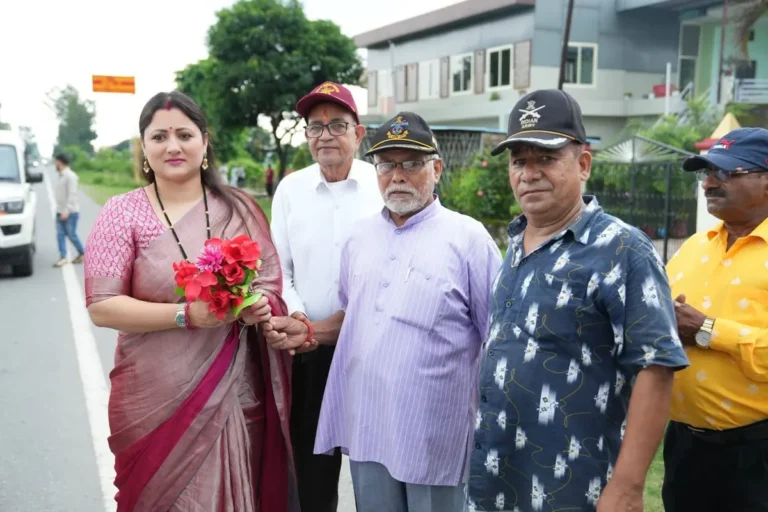 कैलाश मानसरोवर यात्रा के अंतिम दल से गीता धामी ने की मुलाकात, दीं शुभकामनाएं