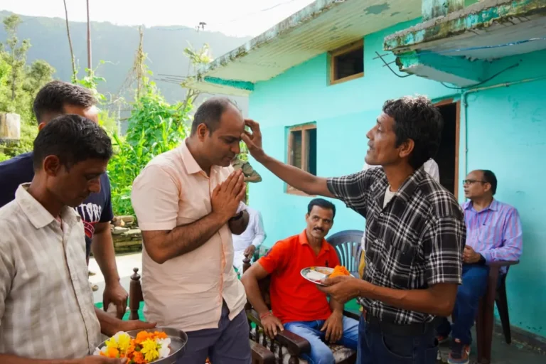 जिलाधिकारी ने दुर्गम सील-बरुड़ी गांव में सुनीं ग्रामीणों की समस्याएं, योजनाओं के प्रभावी क्रियान्वयन को सर्वोच्च प्राथमिकता