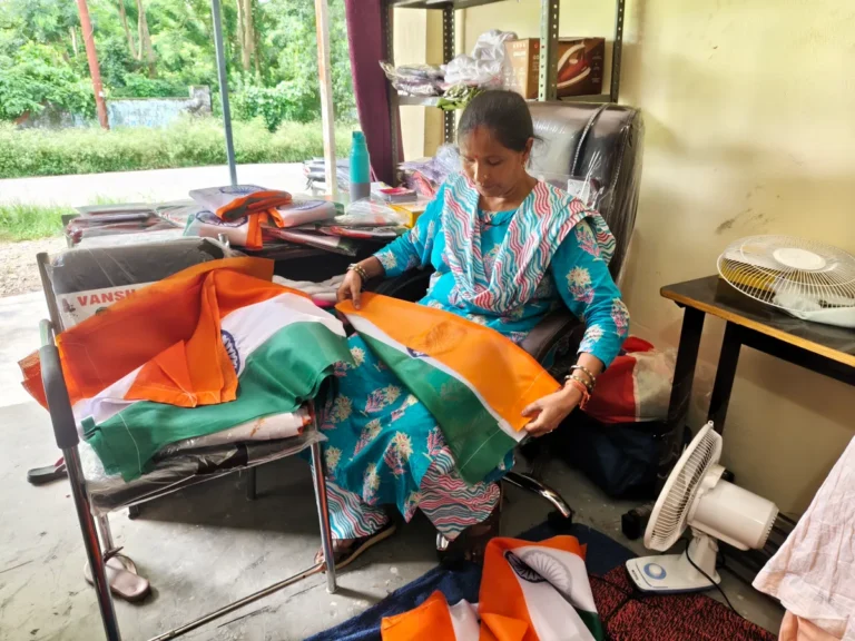 सहसपुर की महिलाएँ 'हर घर तिरंगा' अभियान में फहरा रहीं दून का हैंडमेड तिरंगा