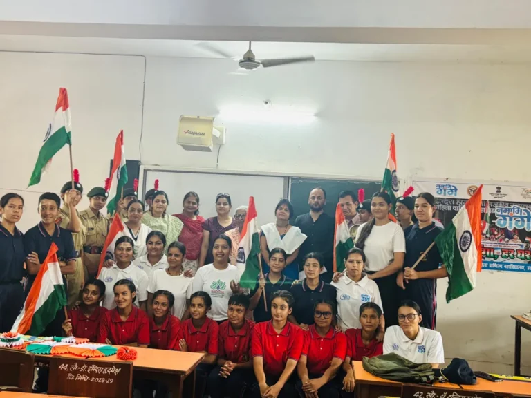 हर घर तिरंगा अभियान: महिला महाविद्यालय हल्द्वानी में तिरंगे से प्रेरित कलाकृतियों का प्रदर्शन