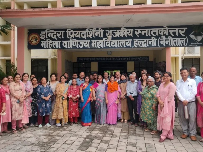 नैनीताल: राजकीय स्नातकोत्तर महिला वाणिज्य महाविद्यालय हल्द्वानी में प्राचार्य प्रोफेसर आभा शर्मा को भावभीनी विदाई