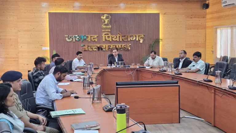 कमजोर नेटवर्क की समस्या पर डीएम सख्त, सेवा प्रदाता कंपनियों को लगाई कड़ी फटकार